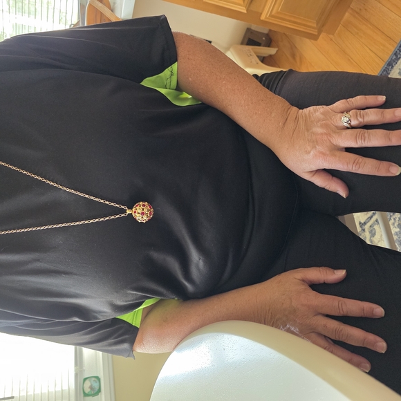 Swarovski Gold and Red Necklace with Elegant Detailing All Crystals Intact - Picture 3 of 6